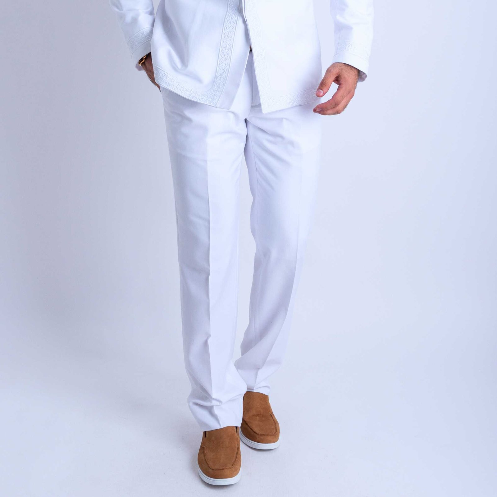 Costume Traditionnel Blanc 3 Costume Traditionnel Blanc – Image 3