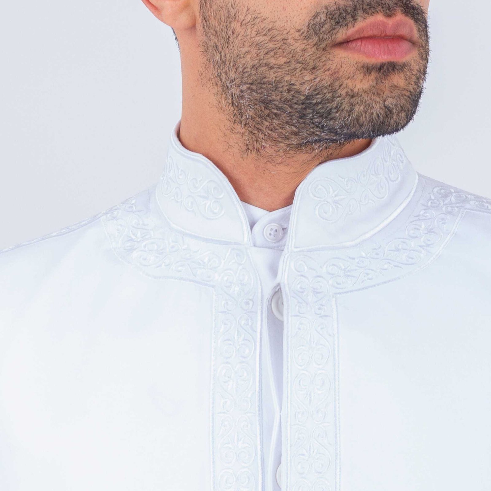 Costume Traditionnel Blanc 4 Costume Traditionnel Blanc – Image 4